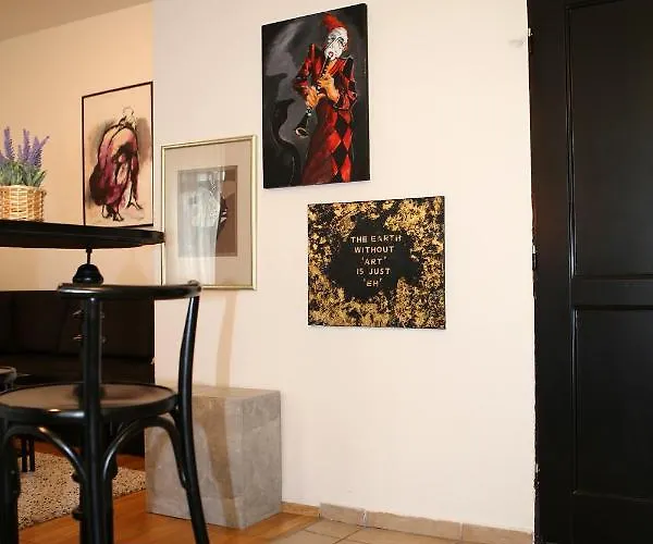 Апартаменты Cozy In The Middle Of